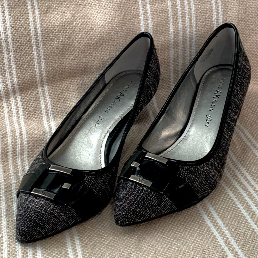 Anne Klein iFlex black textured pumps with 1” heel, size 8